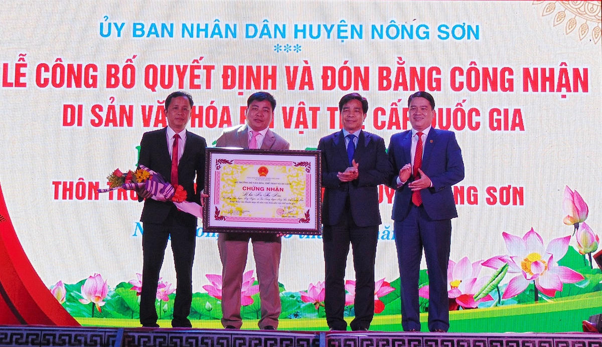Đón nhận Bằng công nhận Di sản Văn hóa phi vật thể cấp Quốc gia Lễ hội Bà Thu Bồn.