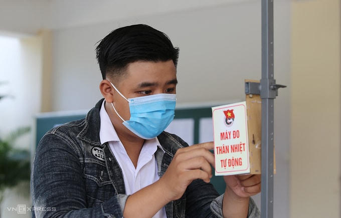 Nguyễn Đặng Quốc Hưng - người sáng chế ra đo thân nhiệt tự động. Ảnh: Đắc Thành.