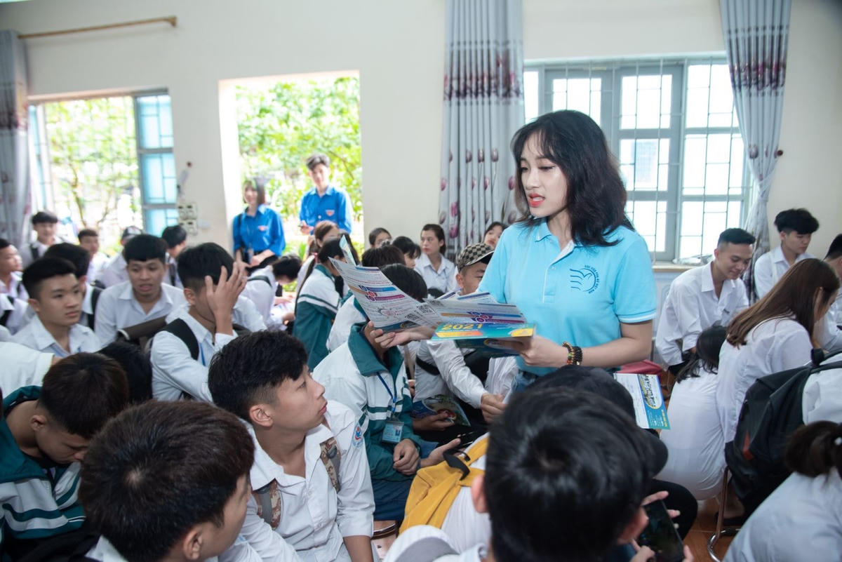 Một buổi giao lưu tư vấn hướng nghiệp của Học viện Phụ nữ Việt Nam. Ảnh: website nhà trường.