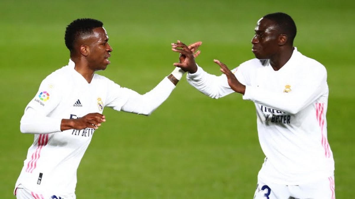 Vinicius Junior giúp Real Madrid thoát thua phút chót. Ảnh: Reuters.  
