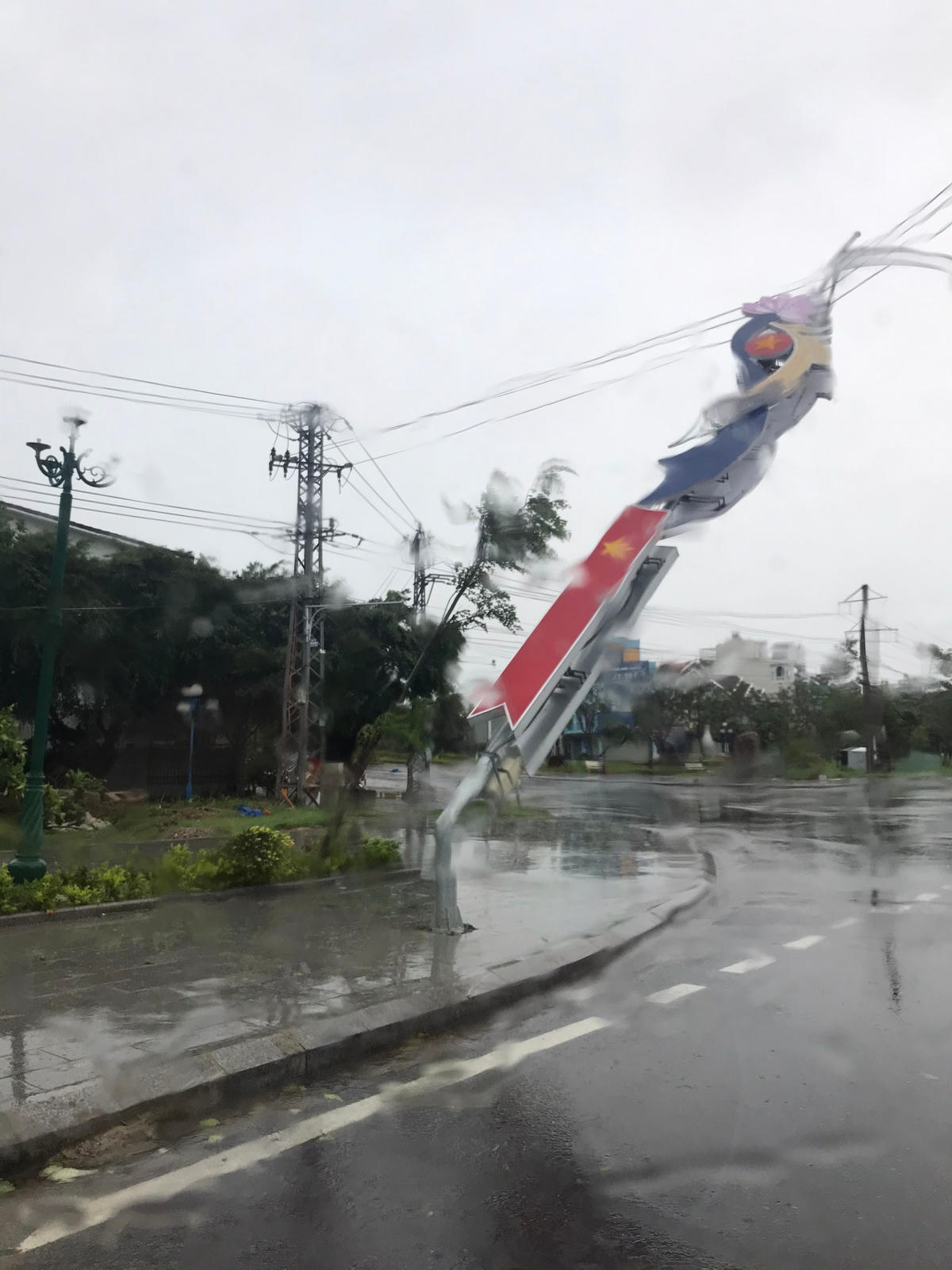 Nhiều sự cố lưới điện trung và cao áp.