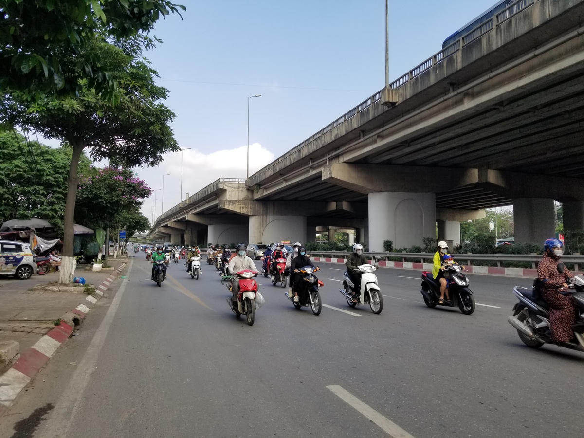 Khoảng 15h, các tuyến đường cửa ngõ thủ đô vẫn thông thoáng lạ thường.
