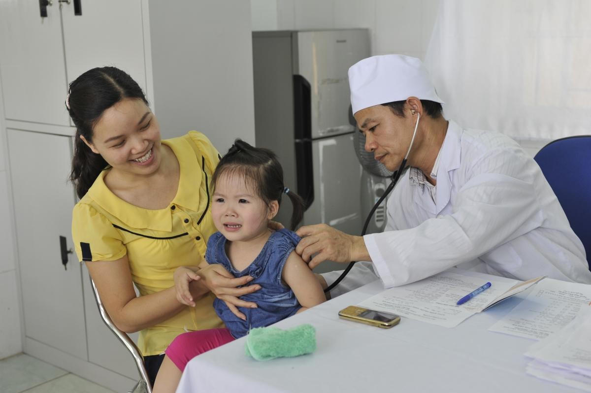 Trẻ em cần được tiêm vắc xin để phòng bệnh
