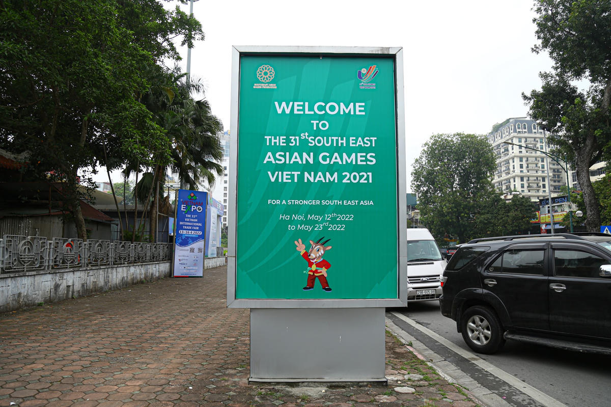 Đường phố Hà Nội 'thay áo mới' chào đón SEA Games 31