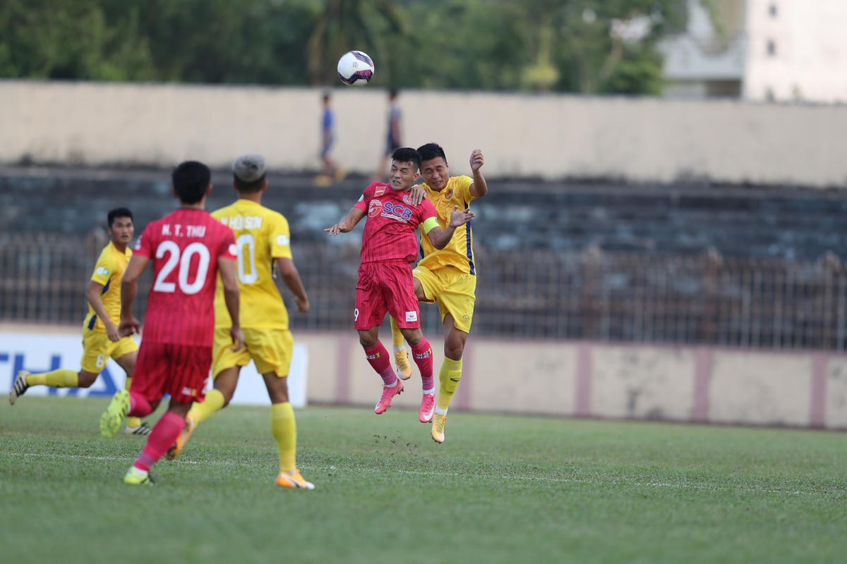 Hàng loạt đội bóng ở V.League đã chia tay Cúp quốc gia sau những thất bại trước các đàn em ở hạng Nhất.