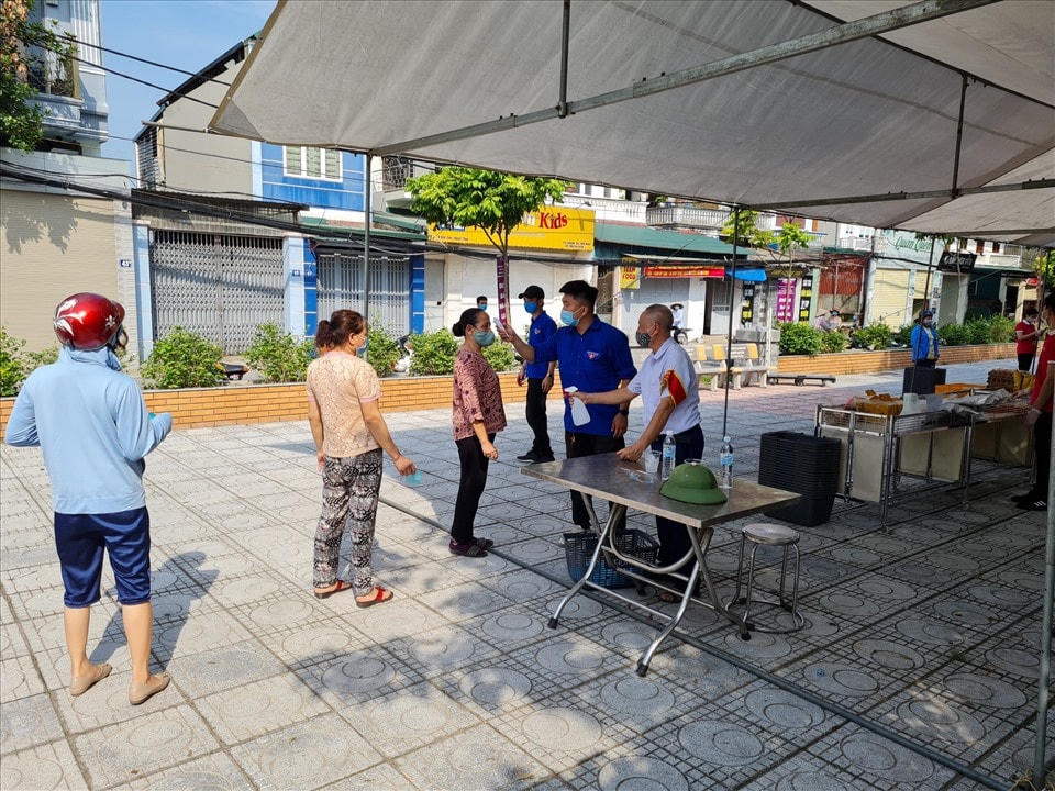 Điểm bán hàng lưu động trên địa bàn quận Long Biên những ngày qua hoạt động rất hiệu quả