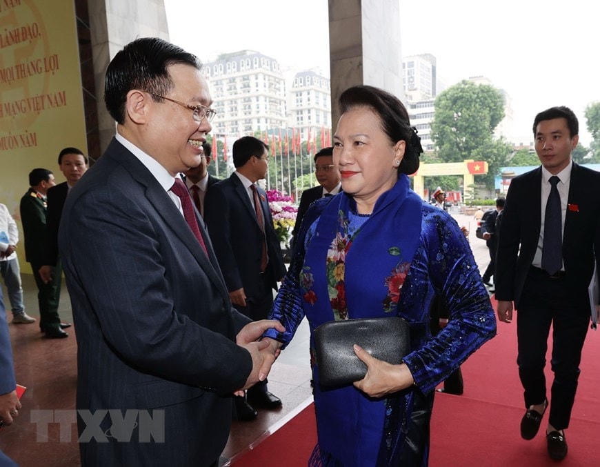 Ông Vương Đình Huệ, Ủy viên Bộ Chính trị, Bí thư Thành ủy Hà Nội đón Chủ tịch Quốc hội Nguyễn Thị Kim Ngân đến dự khai mạc Đại hội. (Ảnh: Trí Dũng/TTXVN).