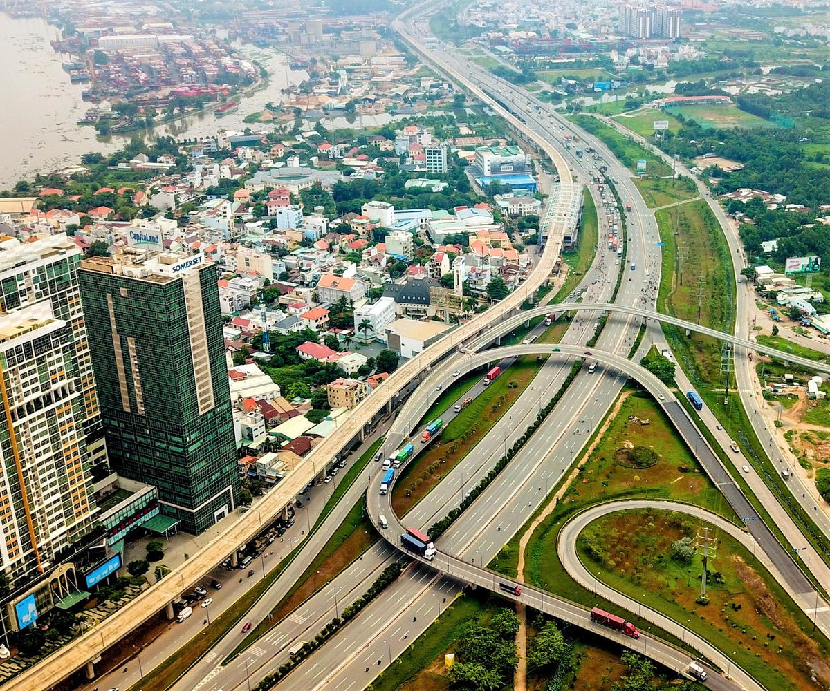 Hạ tầng giao thông TP HCM được cải thiện quan trọng vào năm 2021 với việc vận hành tuyến Metro số 1.