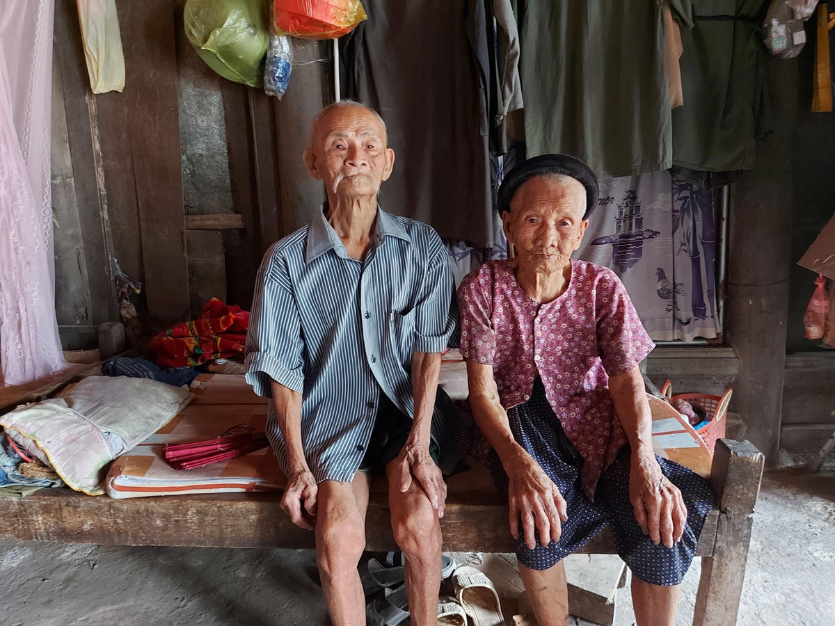Hai vợ chồng cụ Toa, cụ Nhâm hi vọng dịch bệnh sớm kết thúc để người dân trở lại cuộc sống như trước.