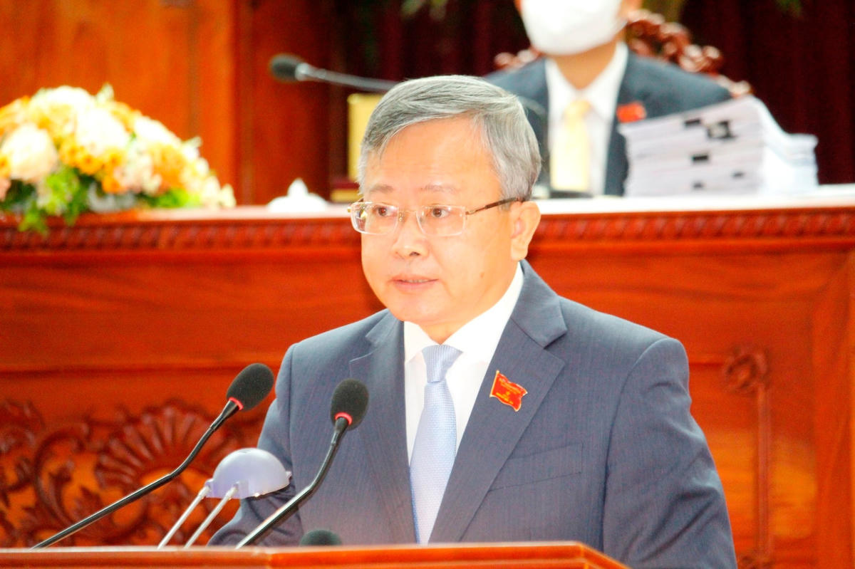 Chủ tịch Uỷ ban MTTQ Việt Nam TP Cần Thơ Nguyễn Trung Nhân phát biểu tại kỳ họp thứ 4, HĐND TP Cần Thơ khoá X.