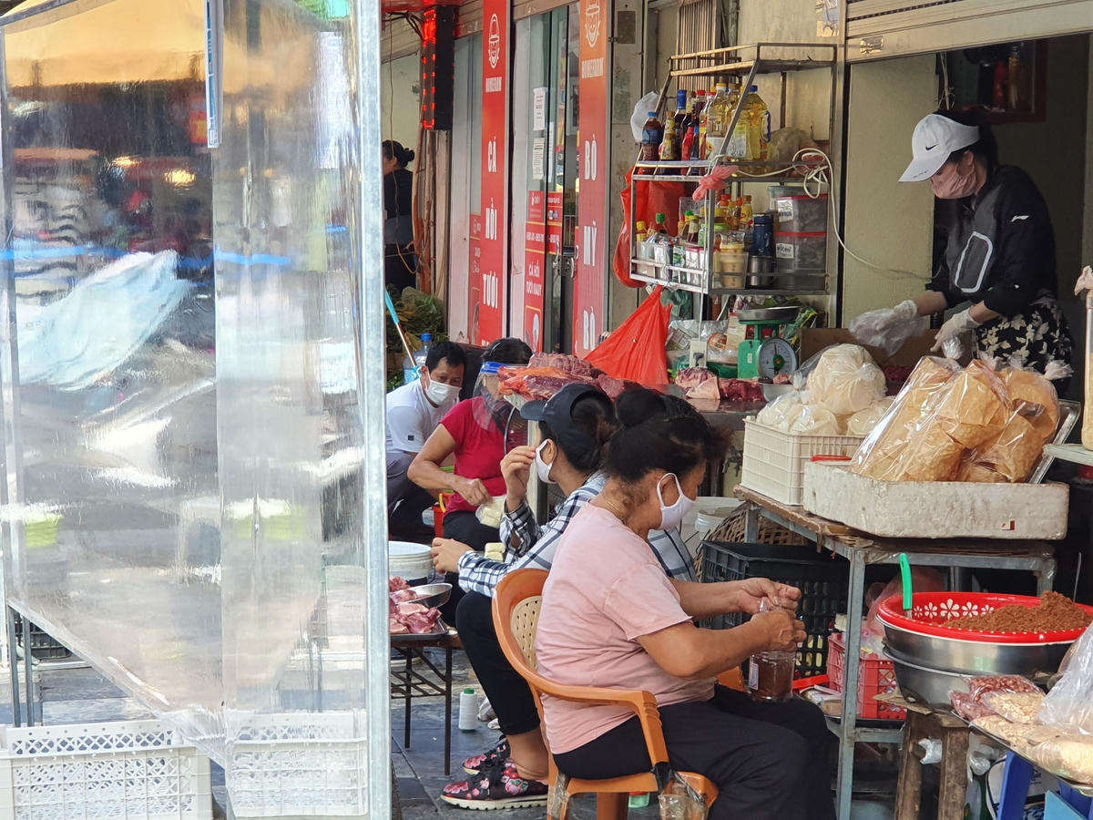 22 quận, huyện trên địa bàn TP. Hà Nội sẽ được phép mở cửa trở lại từ 12h ngày 16/9. Ảnh minh họa: Hoàng Chiến.