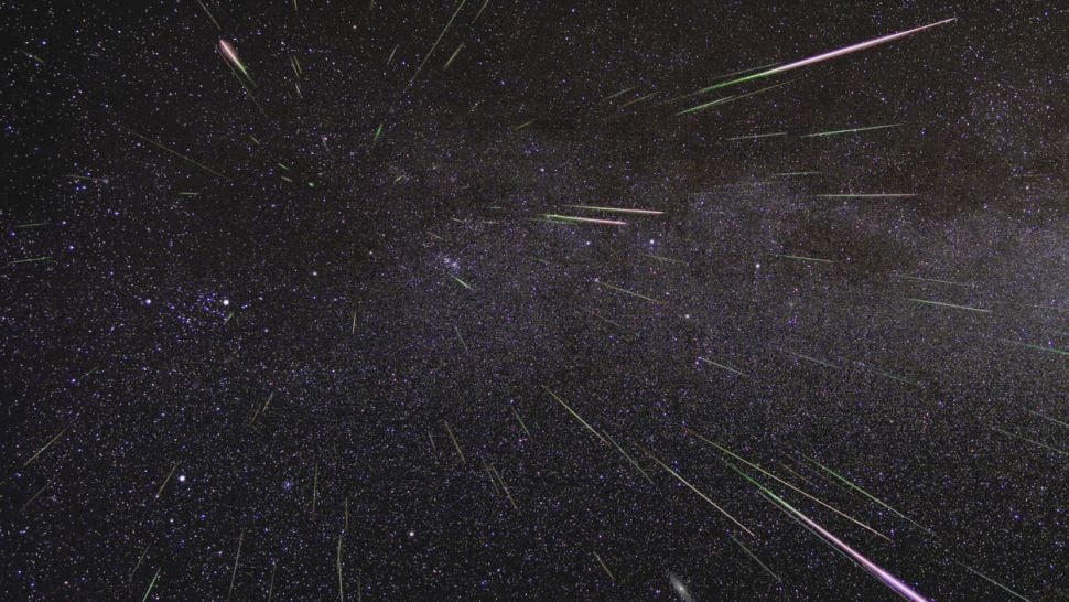  Trận mưa sao băng Perseid được chụp vào tháng 8/2009. Ảnh: NASA / JPL.
