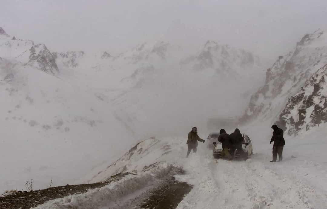 Afghanistan đã bị tàn phá bởi 3 trận tuyết lở vào tháng 3/2012. Các trận tuyết lở đã tấn công khu vực Badakhshan, hơn 200 người được xác nhận đã thiệt mạng.  