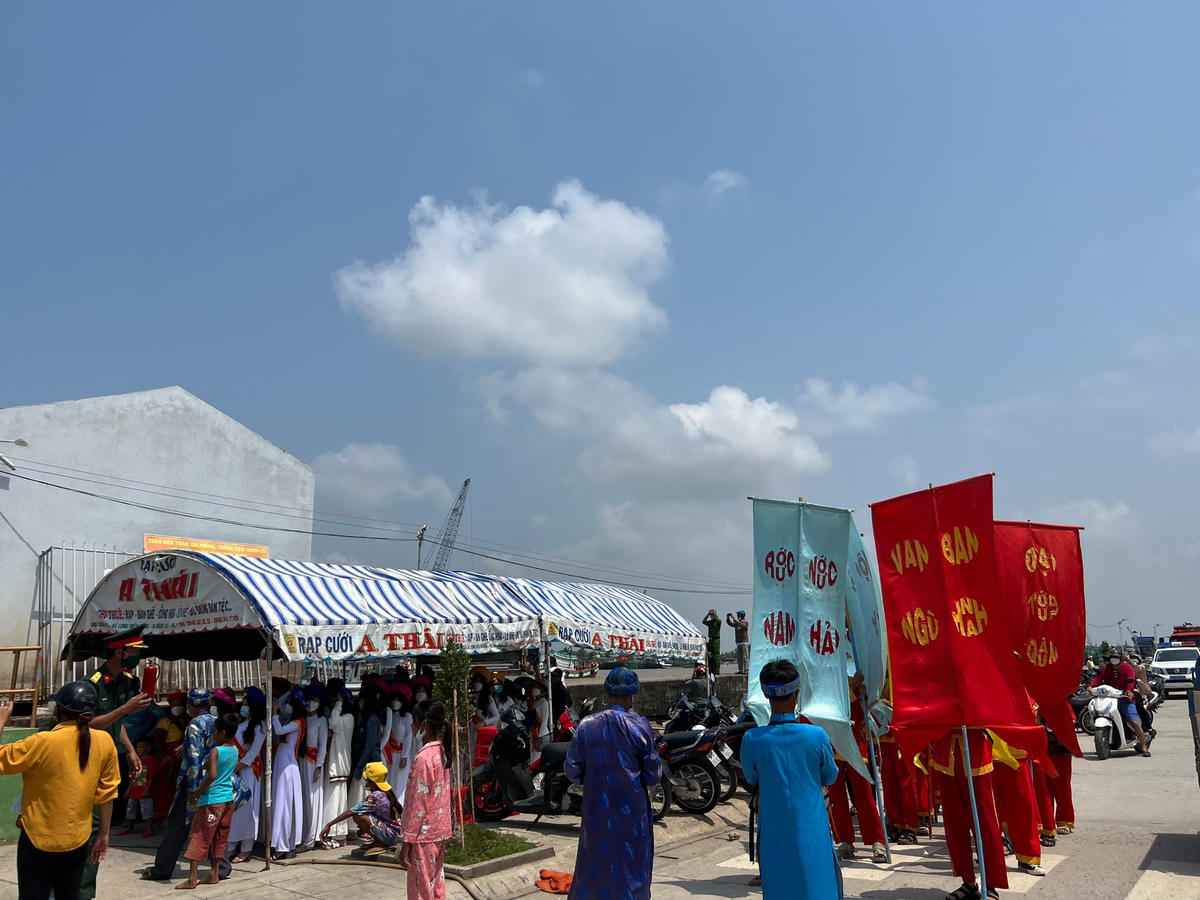 Nghi thức Lễ hội Nghinh Ông Gành Hào được tổ chức trang trọng. Đây là lễ hội dân gian lớn nhất của ngư dân vùng ven biển Bạc Liêu.