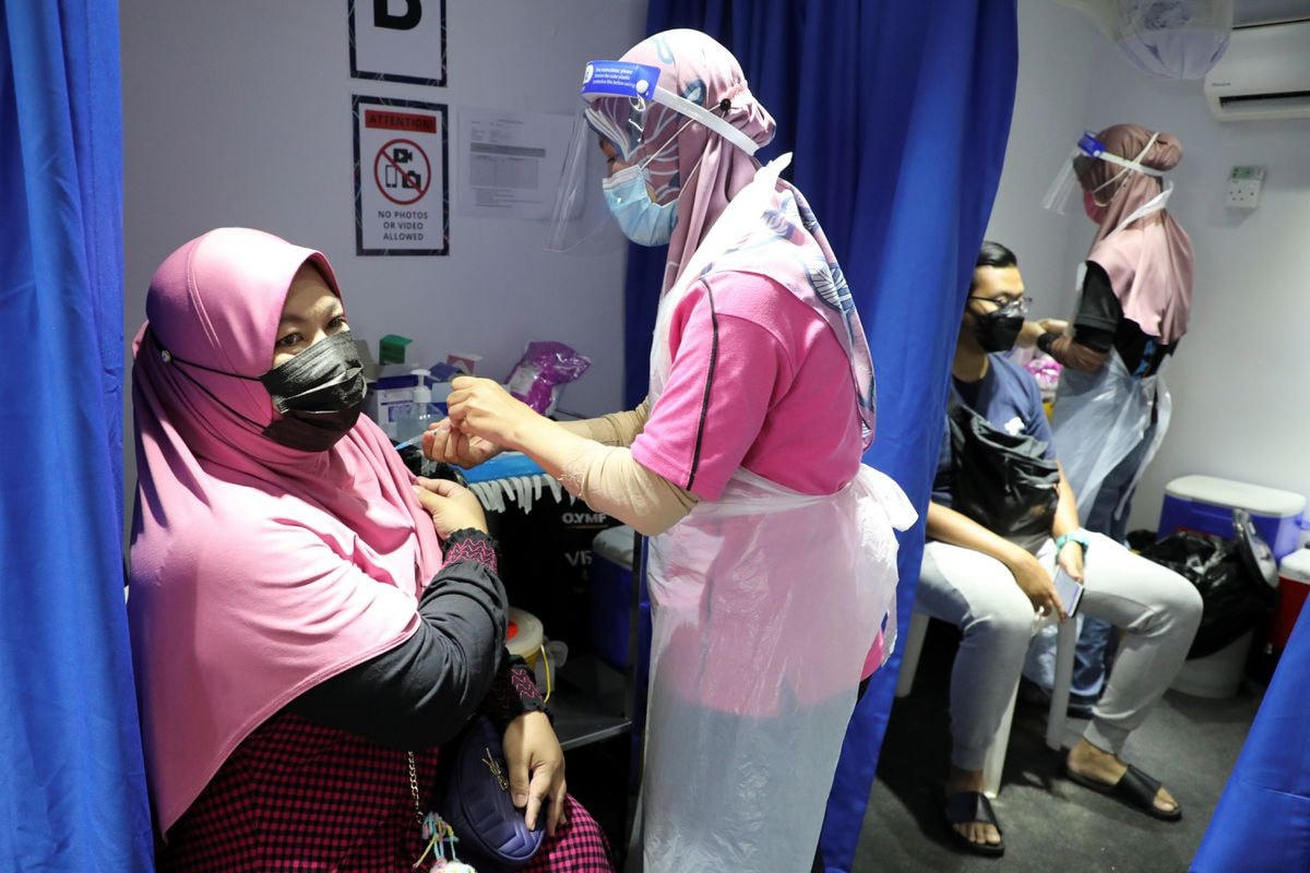 Một điểm tiêm vaccine Covid-19 tại Kuala Lumpur, Malaysia. Nguồn: AFP.
