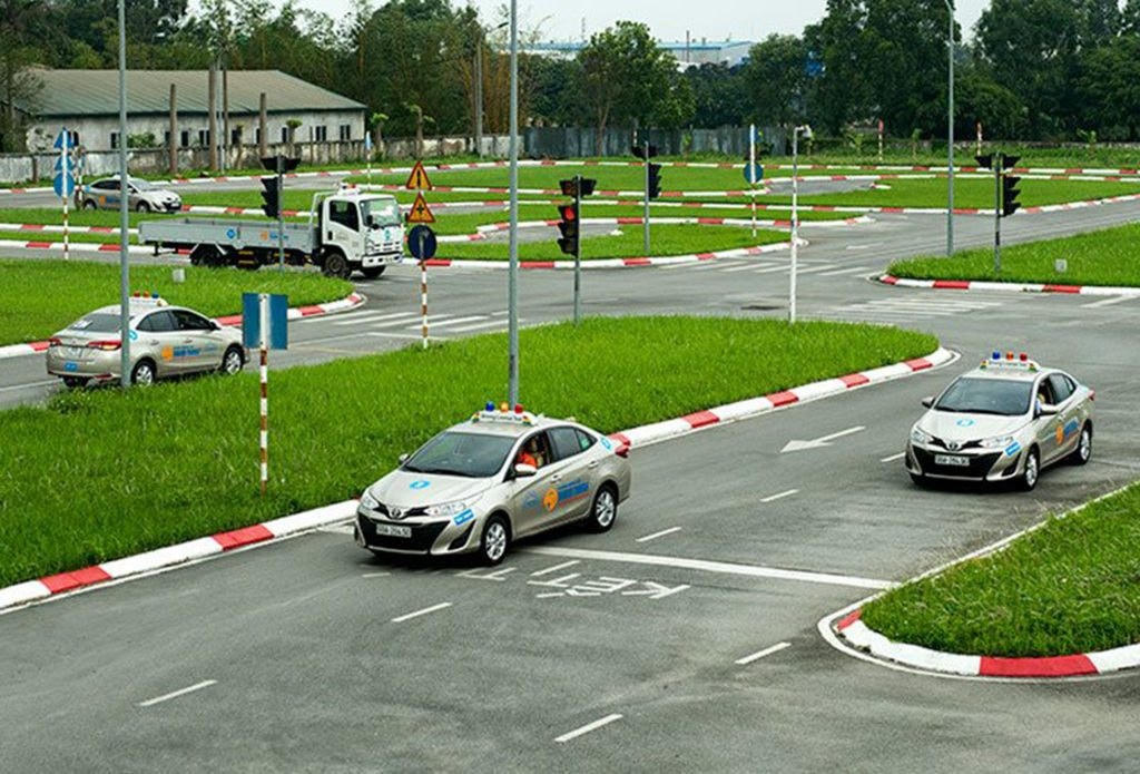 Việc chuyển giao sát hạch, cấp giấy phép lái xe từ Bộ Giao thông vận tải sang Bộ Công an còn nhiều băn khoăn.