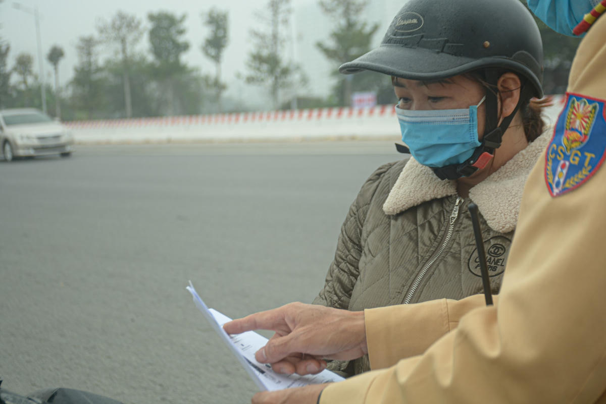 Theo Đội CSGT số 10, đa phần người dân khi được hướng dẫn xử phạt qua dịch vụ công đều rất đồng tình. Nhiều người dân cho biết, họ đã nắm thông tin qua các phương tiện thông tin đại chúng việc thực hiện không gặp nhiều trở ngại.