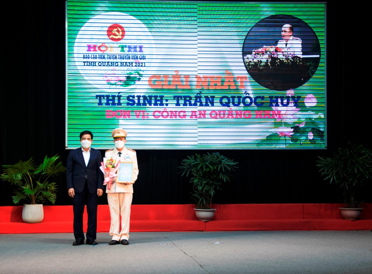 Thí sinh Trần Quốc Huy, Đảng uỷ Công an tỉnh Quảng Nam đạt giải Nhất.