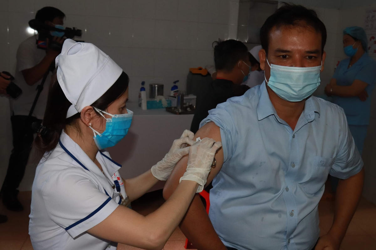 Những mũi tiêm vaccine phòng Covid-19 đầu tiên tại Đắk Lắk.