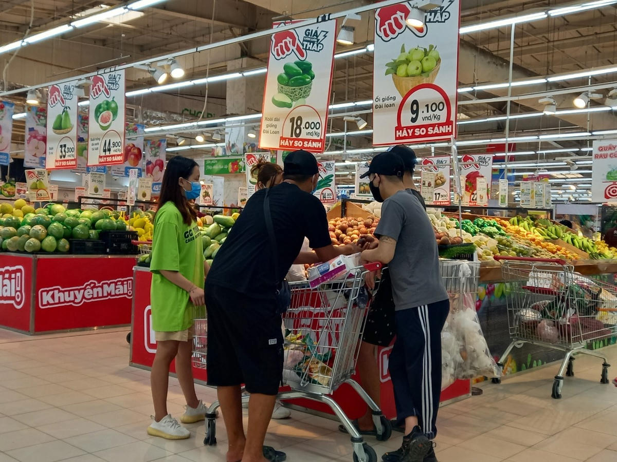 Hà Nội: Sức mua sắm tăng nhẹ, siêu thị huy động thêm nhân lực trong ngày đầu giãn cách