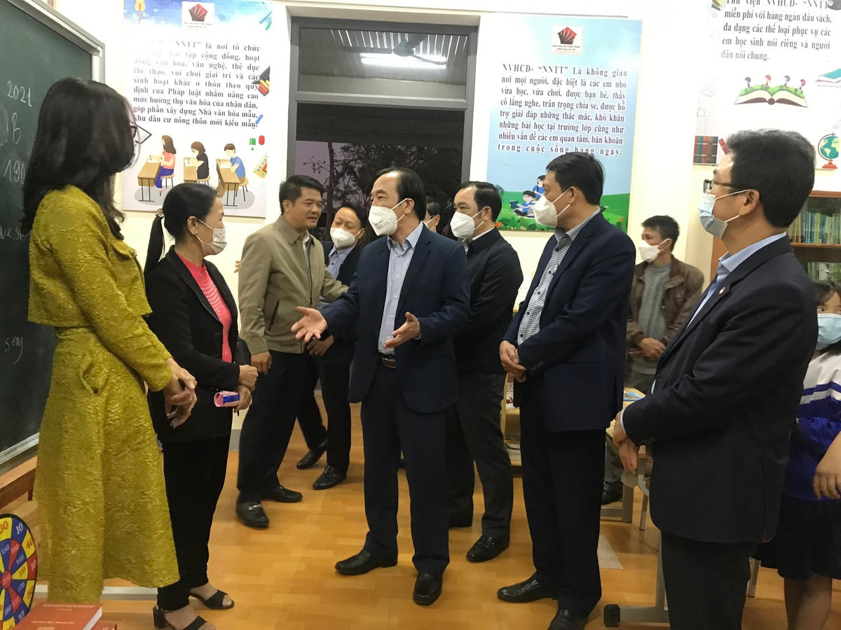 Phó Chủ tịch Ngô Sách Thực cùng đoàn công tác kiểm tra mô hình “Ngôi nhà trí tuệ” tại thôn giáo toàn tòng Đông Đoài, xã Thạch Hạ, TP Hà Tĩnh.