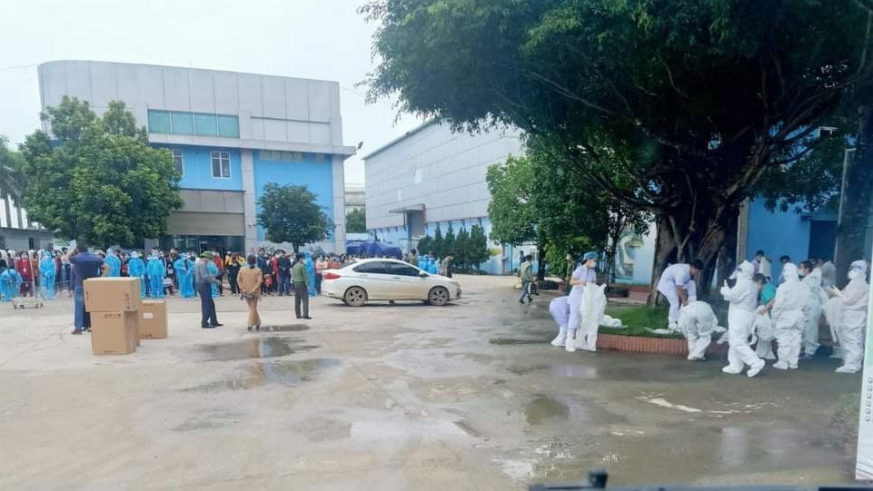 Ngành Y tế Thanh Hóa đang tập trung hết mọi nhân lực, vật lực để khoanh vùng, dập dịch tại các địa phương có số ca mắc Covid-19 lớn.
