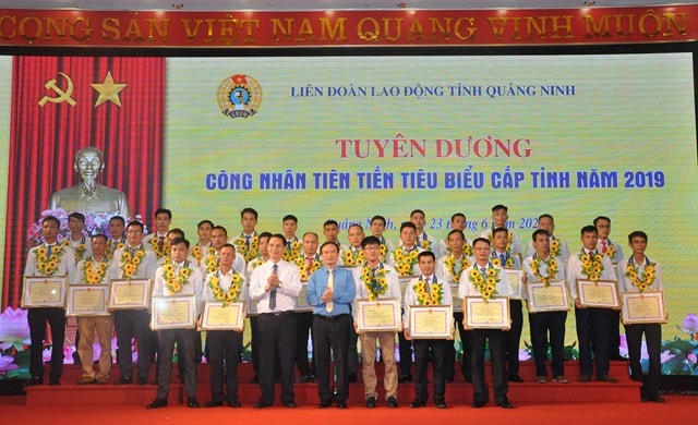 BẢN TIN MẶT TRẬN: Tuyên dương người lao động tiên tiến tỉnh Quảng Ninh