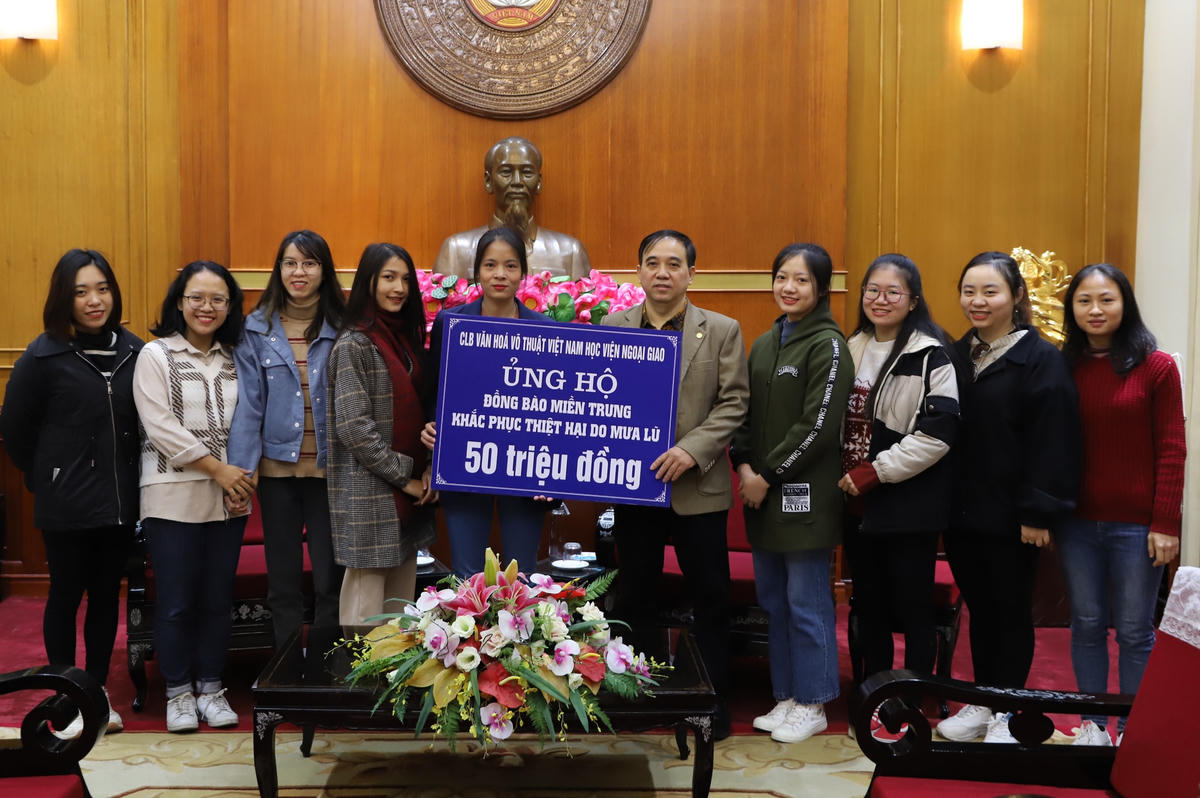 Tiếp nhận ủng hộ từ Câu lạc bộ văn hóa Võ thuật Việt Nam Học viện Ngoại giao.