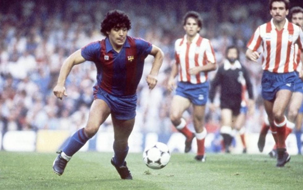 Barcelona đã hỏi mua Maradona và với mức phí 7,6 triệu USD ông đã trở thành hợp đồng kỷ lục thời bấy giờ.