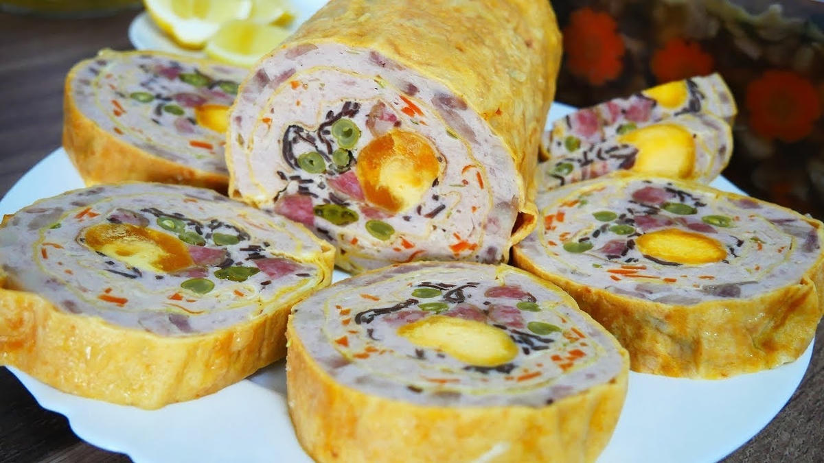 Giò hoa ngũ sắc có nhiều rau củ giúp bữa ăn ngày tết đỡ ngấy.