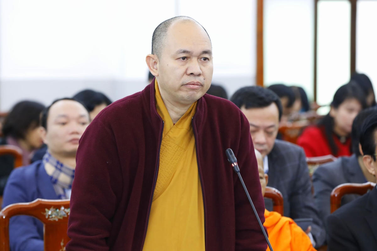 Thượng tọa Thích Đức Thiện, Phó Chủ tịch – Tổng Thư ký Hội đồng Trị sự Giáo hội Phật giáo phát biểu tại Hội nghị. Ảnh: Quang Vinh.