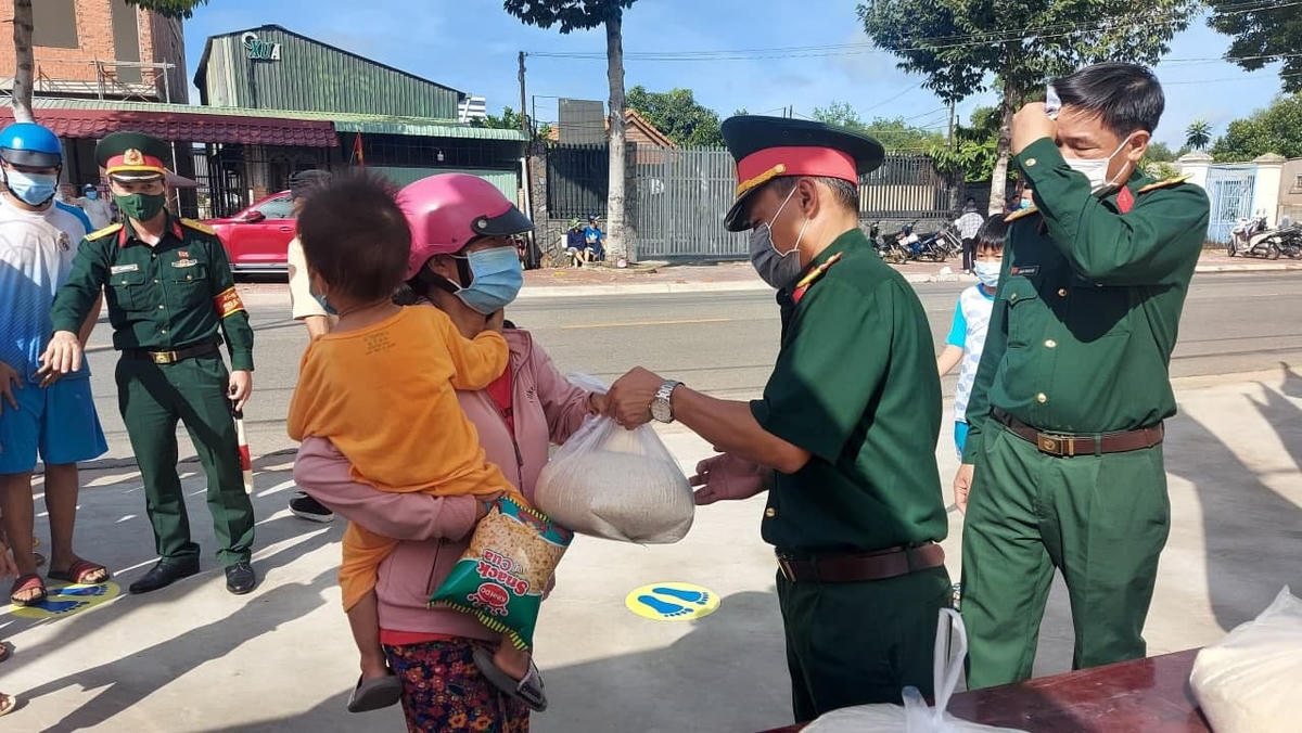 Cây ATM gạo được thành lập nhằm chia sẻ khó khăn với người dân do ảnh hưởng của dịch Covid-19.