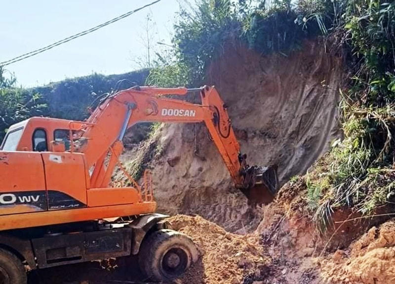 Nghệ An: Sạt lở đất kinh hoàng vùi lấp 5 cháu nhỏ, một bé trai tử vong