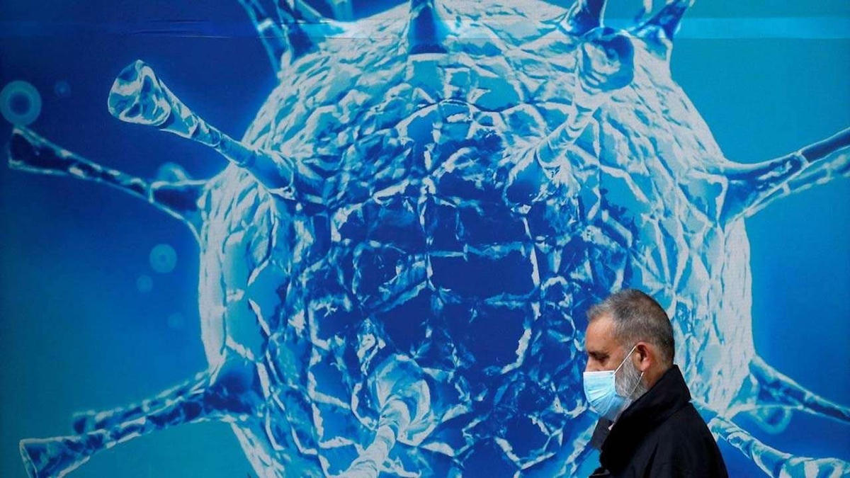 Hình ảnh bên ngoài Trung tâm khoa học tại Oldham (Anh), minh họa một chủng virus. Ảnh: Reuters.  