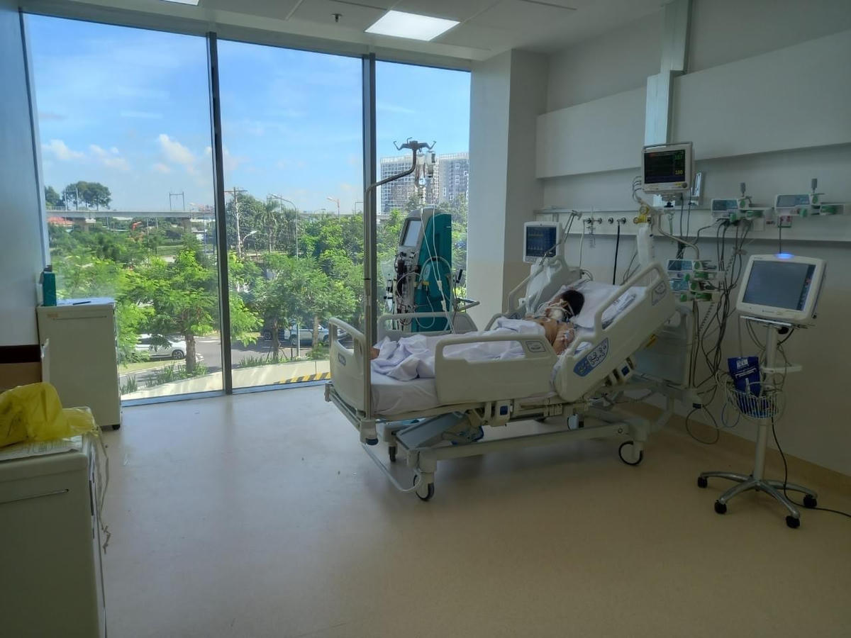 Bệnh viện Hồi sức Covid-19 đã triển khai 100 giường hồi sức. Ảnh: Hà Văn Đạo. 