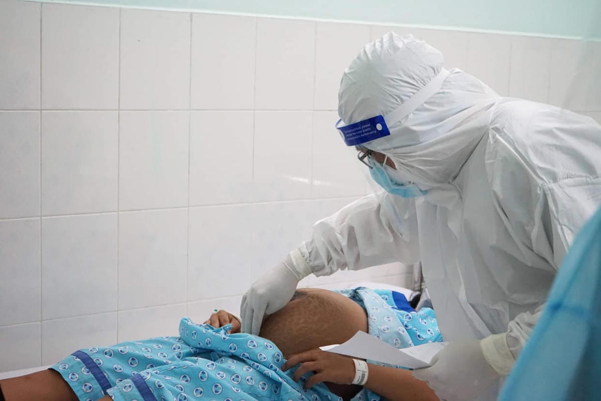 Bên trong bệnh viện điều trị sản phụ mắc Covid-19