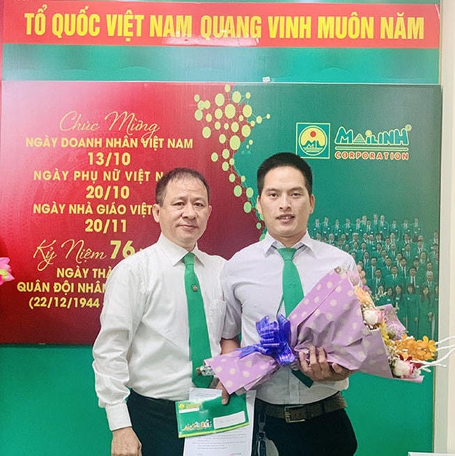 Khen thưởng, biểu dương nhân viên lái xe Vương Văn Hưng (đội xe M3) vì đã có hành động đẹp.