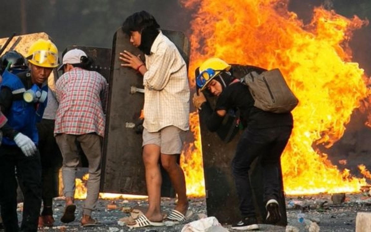 Biểu tình ở Myanmar. Ảnh: BBC.