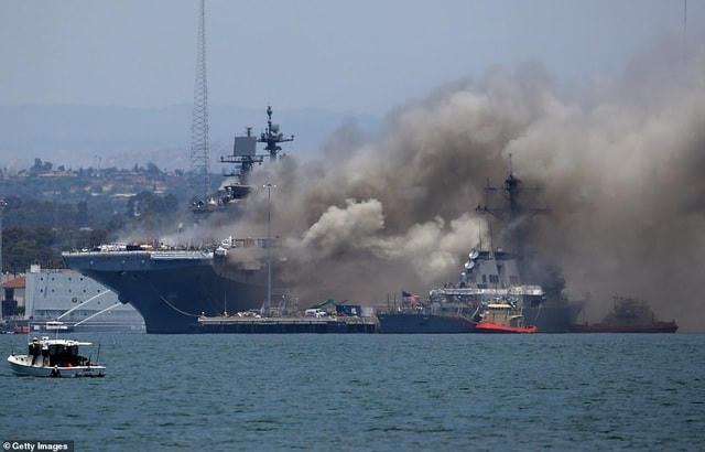 Navy Times dẫn lời người phát ngôn hải quân Mỹ cho biết khoảng 200 thủy thủ và nhân viên có mặt trên tàu vào thời điểm xảy ra vụ cháy. (Ảnh: Getty).