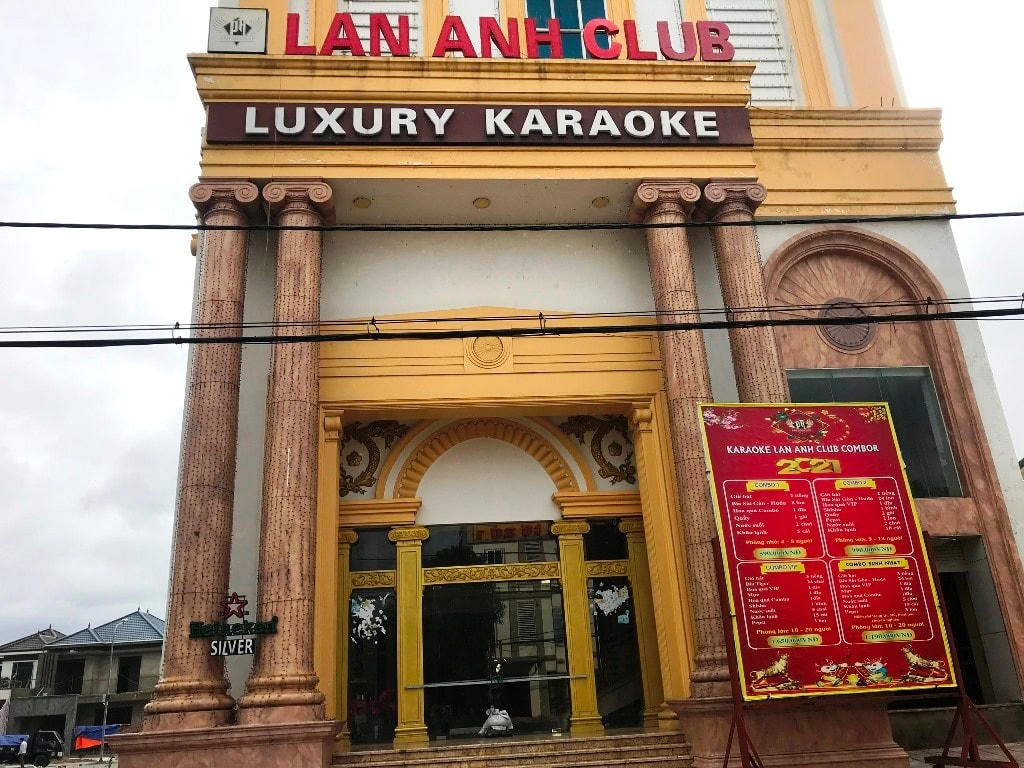 Các cơ sở karaoke im ắng.