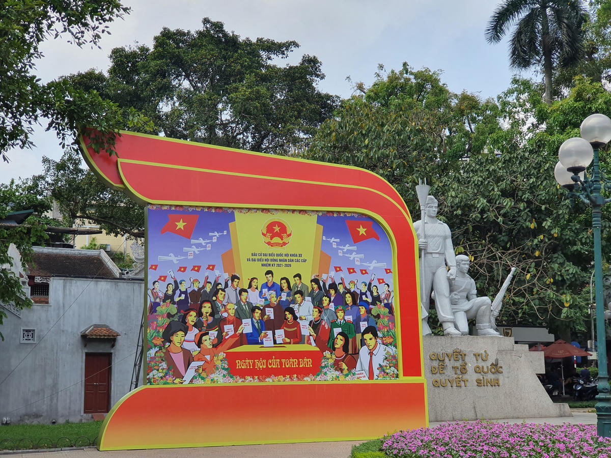 Hầu hết những pano, áp phích đều đặt tại những vị trí dễ nhìn với không gian rộng.
