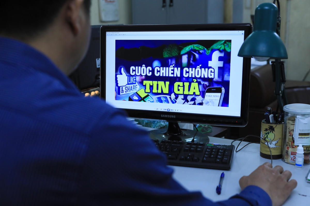 Tỉnh táo và thận trọng khi tiếp nhận thông tin trên mạng xã hội.   Ảnh: Quang Vinh