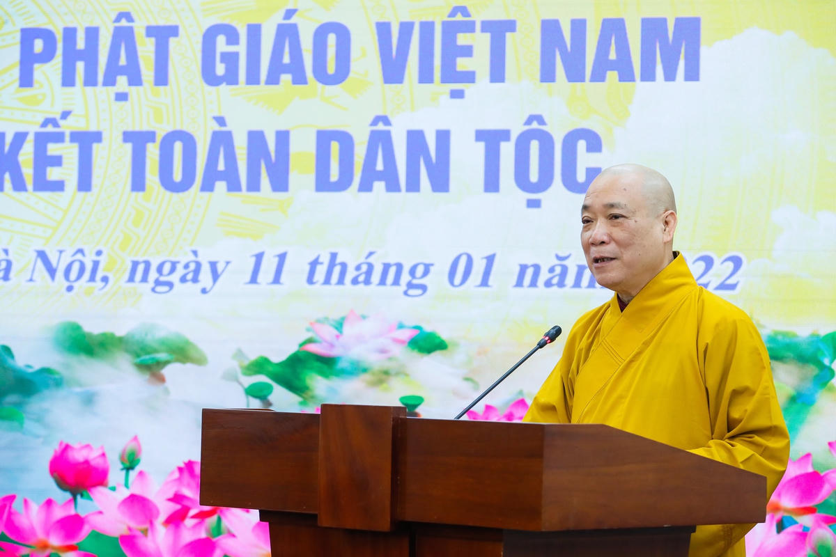 Hòa thượng Thích Bảo Nghiêm, Phó Chủ tịch Hội đồng Trị sự, Trưởng ban Hoằng pháp Trung ương Giáo hội Phật giáo Việt Nam tham luận tại Hội thảo.