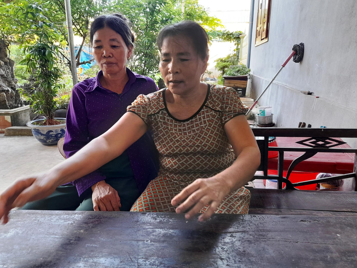 Người dân xã Hòa Lộc mua phải đất “chui” bức xúc khi làm việc với phóng viên.