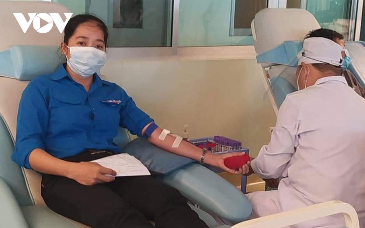 Hồng Bích lần đến bệnh viện Huyết học hiến máu tình nguyện, năm 2020.