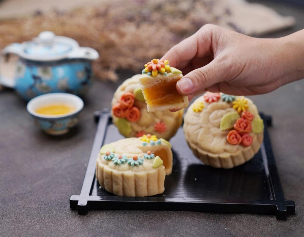 Muôn kiểu bánh trung thu độc lạ giữa mùa dịch