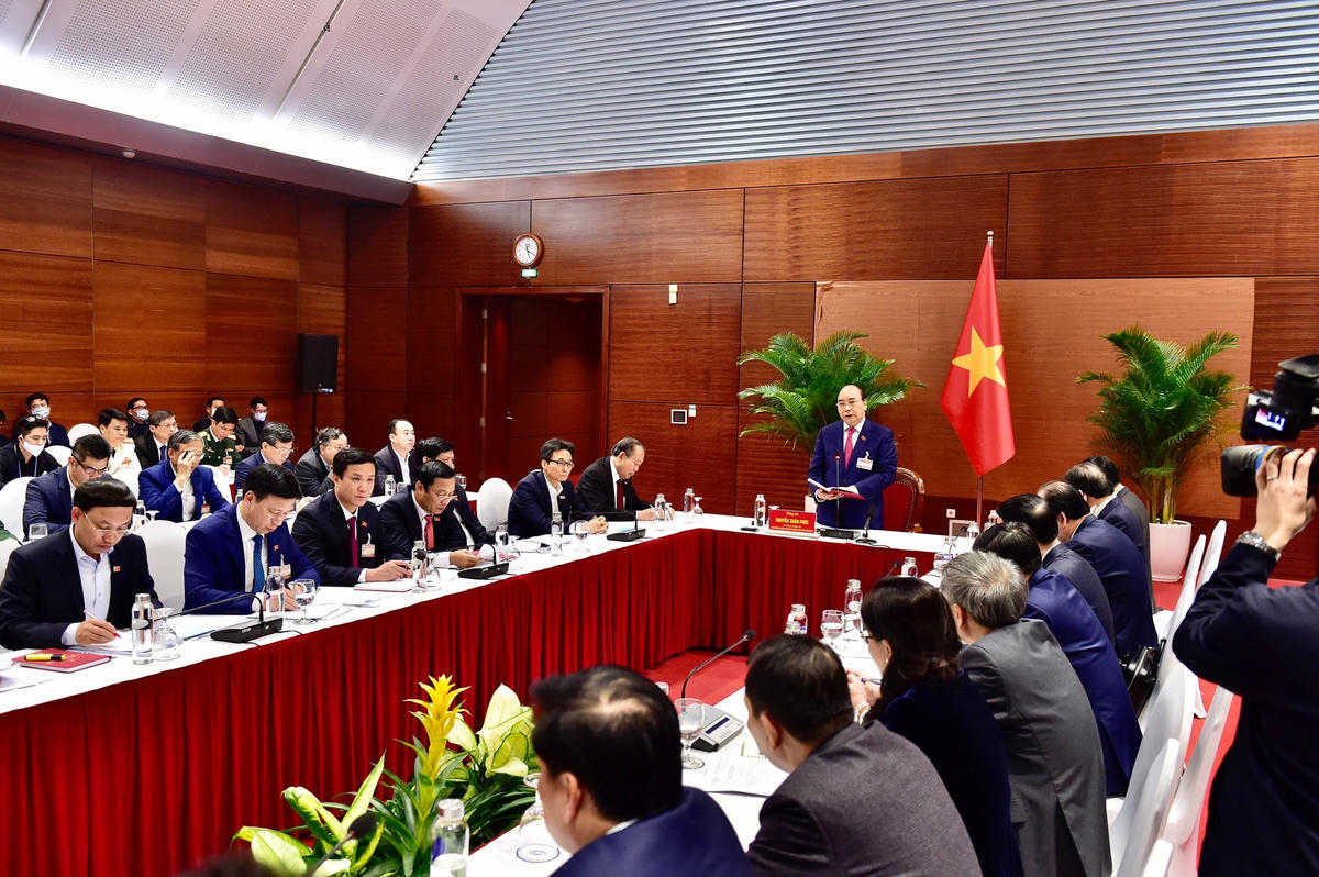 Quang cảnh cuộc họp.
