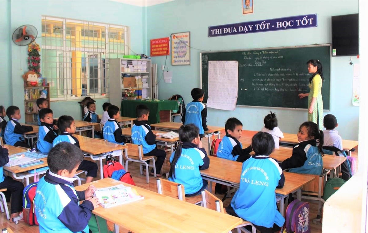 Các em học sinh ở Trà Leng trong một tiết dạy và học.