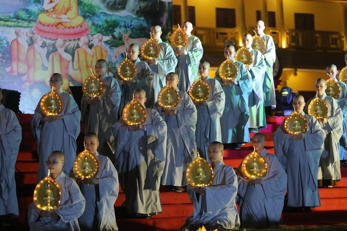  Tăng ni sinh tại Học viện Phật giáo Việt Nam tại Hà Nội.