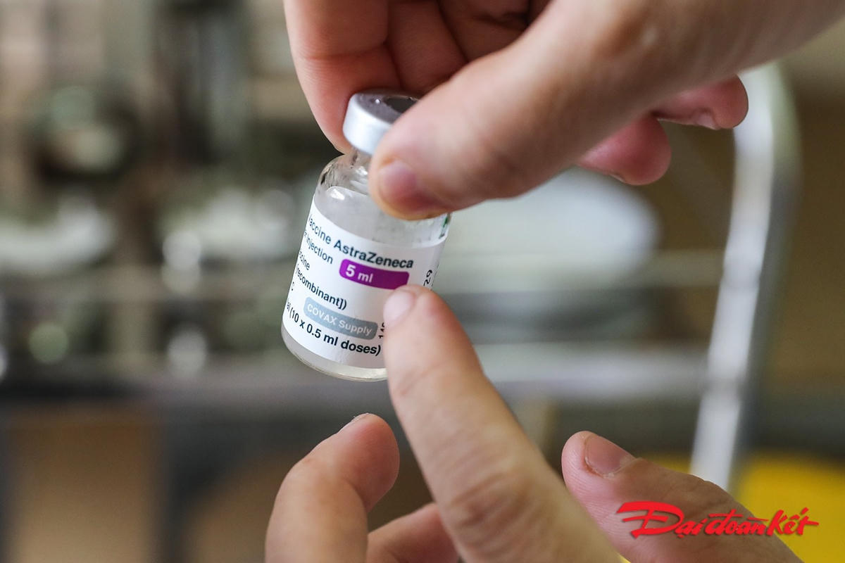 Vaccine phòng Covid-19 AstraZeneca. Ảnh: Quang Vinh. 